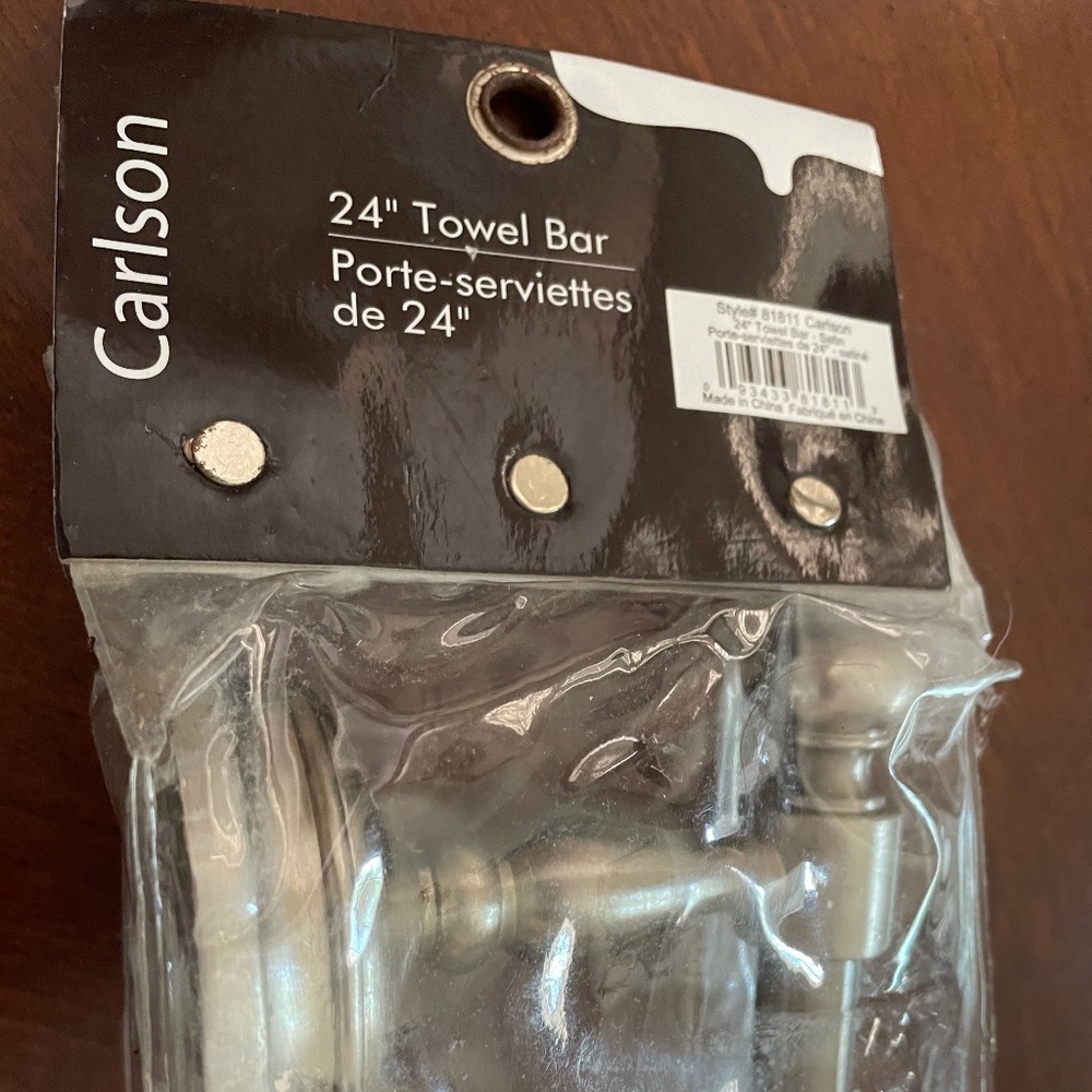 NWT towel bar size 24